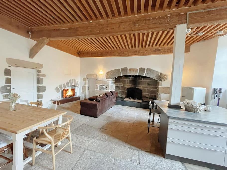 Logis Du Chandelier Le Puy-en-Velay Esterno foto
